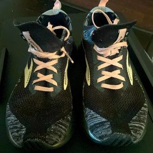 Brooks Levitate running sneakers sz 9